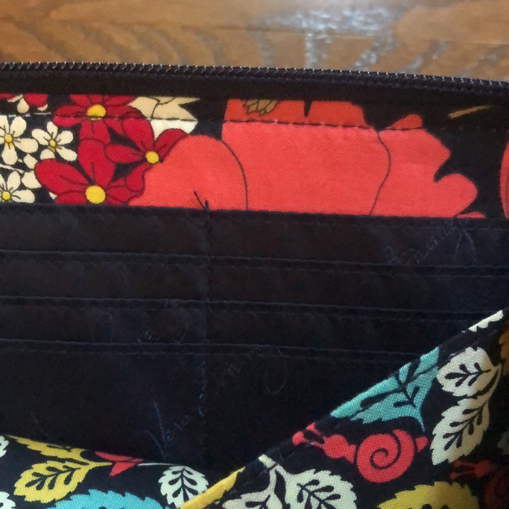 Vera Bradley Happy Snail Print Accordion Wallet - Picture 5 of 6